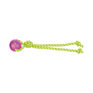 Rosa ball med gult tau med grønne flekker 
